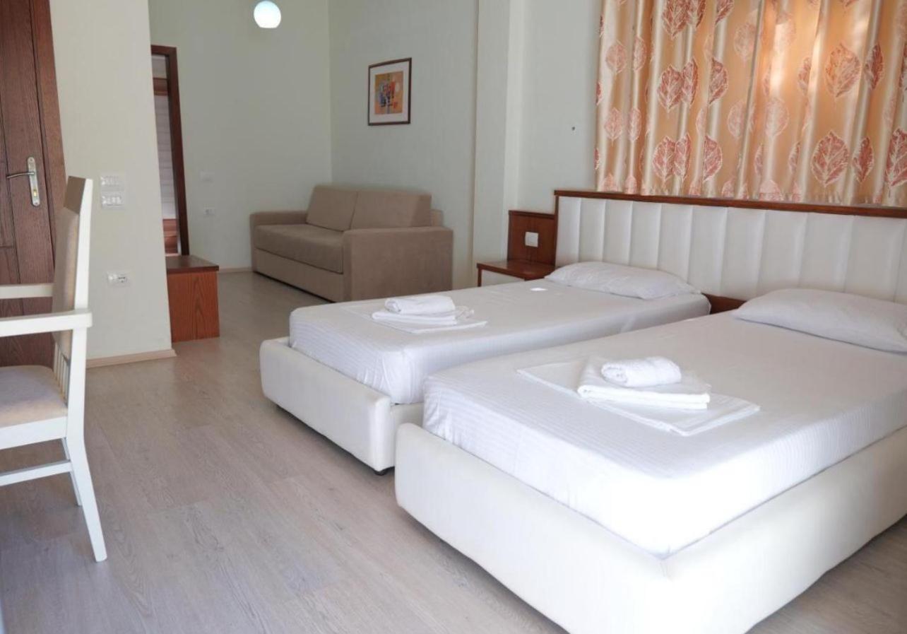 Prive City Hotel Sarandë Buitenkant foto
