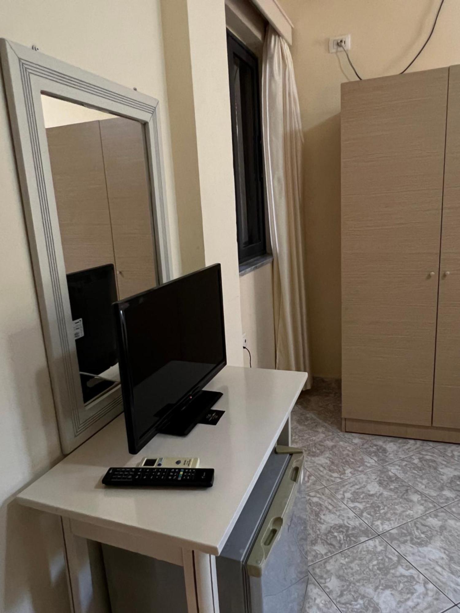 Prive City Hotel Sarandë Buitenkant foto