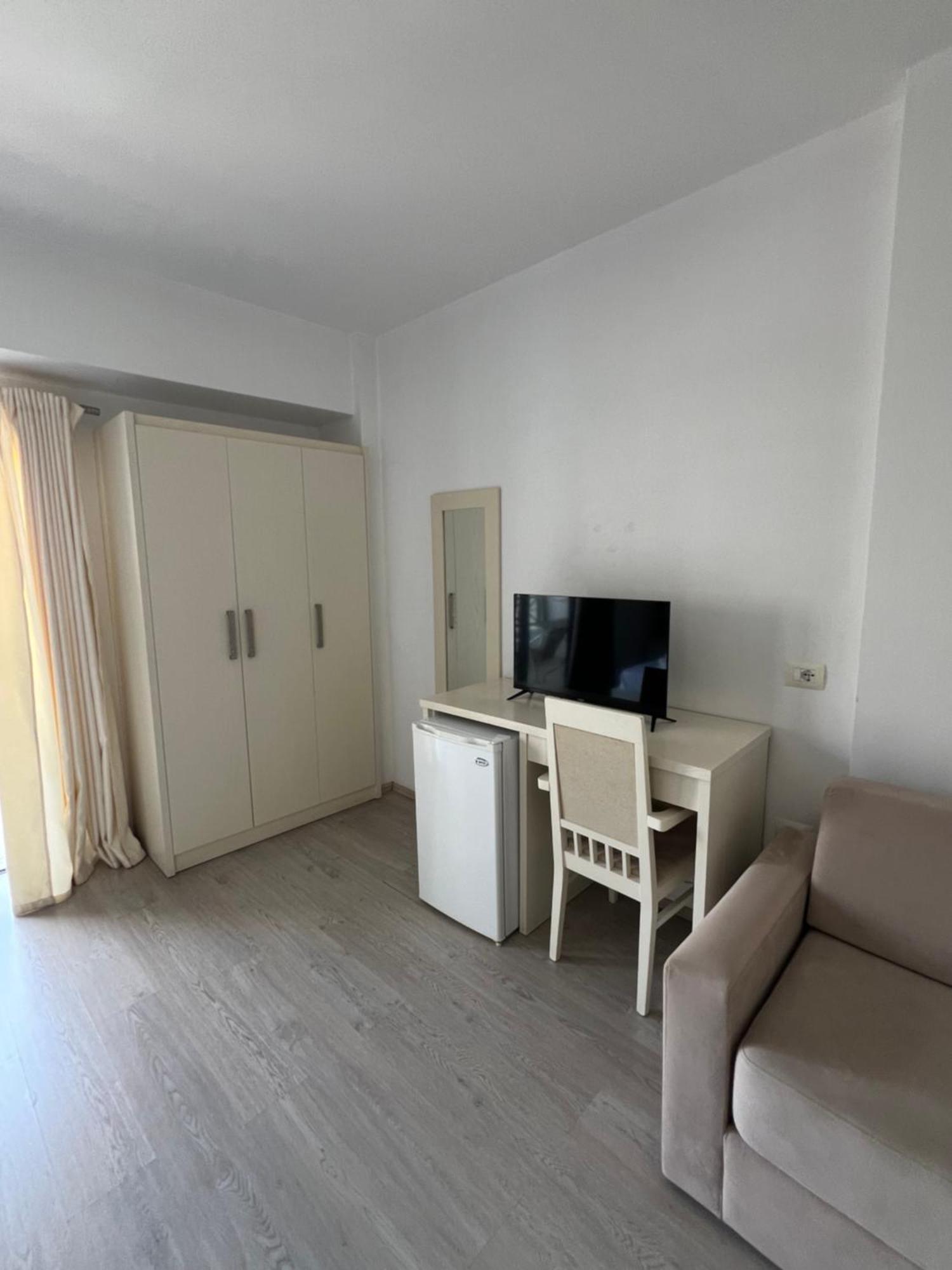 Prive City Hotel Sarandë Buitenkant foto
