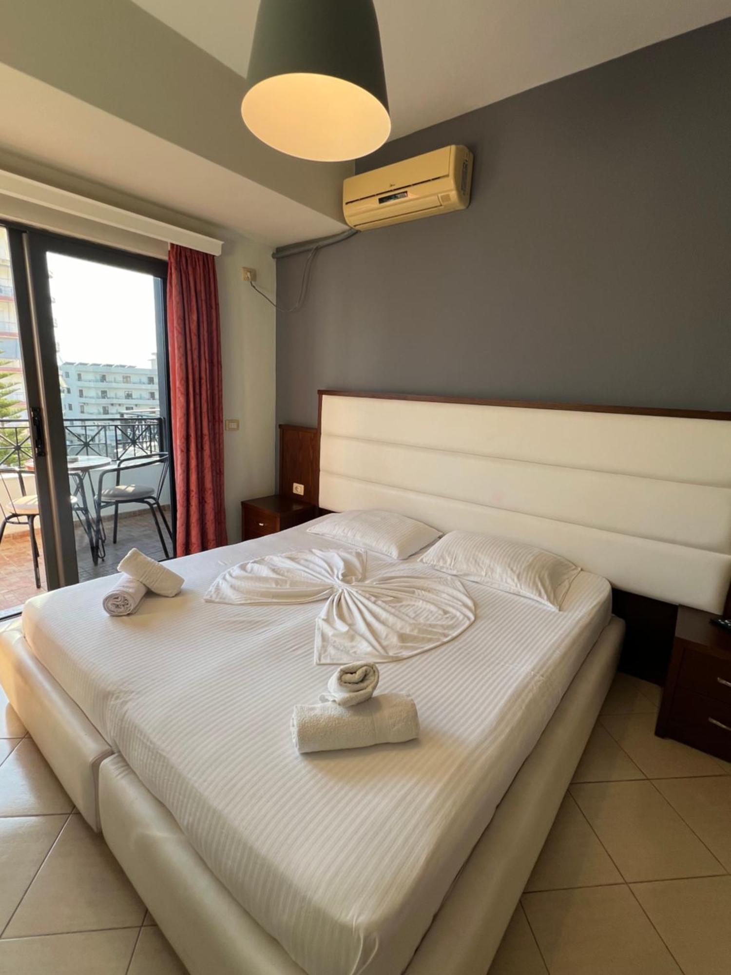 Prive City Hotel Sarandë Buitenkant foto