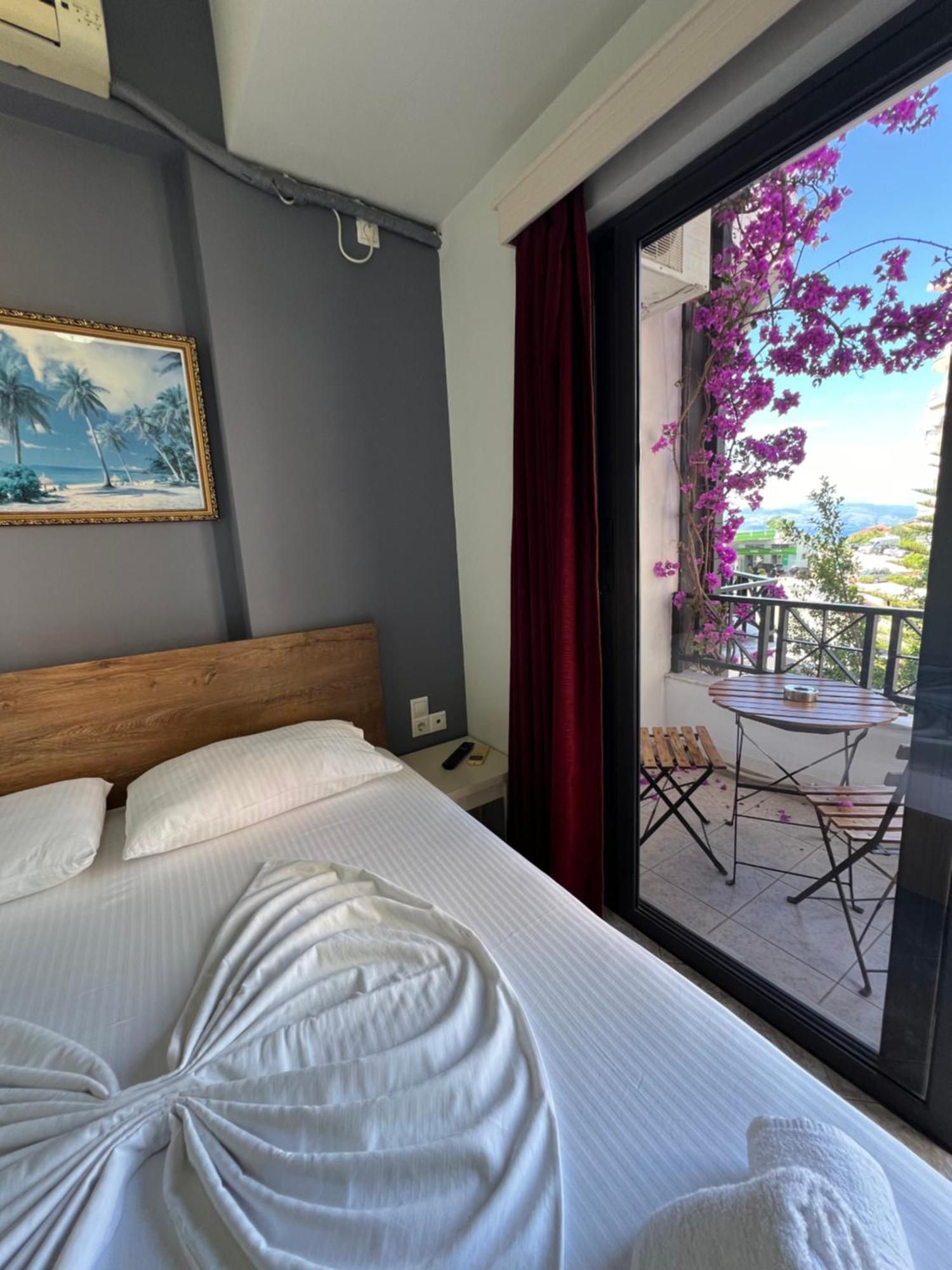 Prive City Hotel Sarandë Buitenkant foto