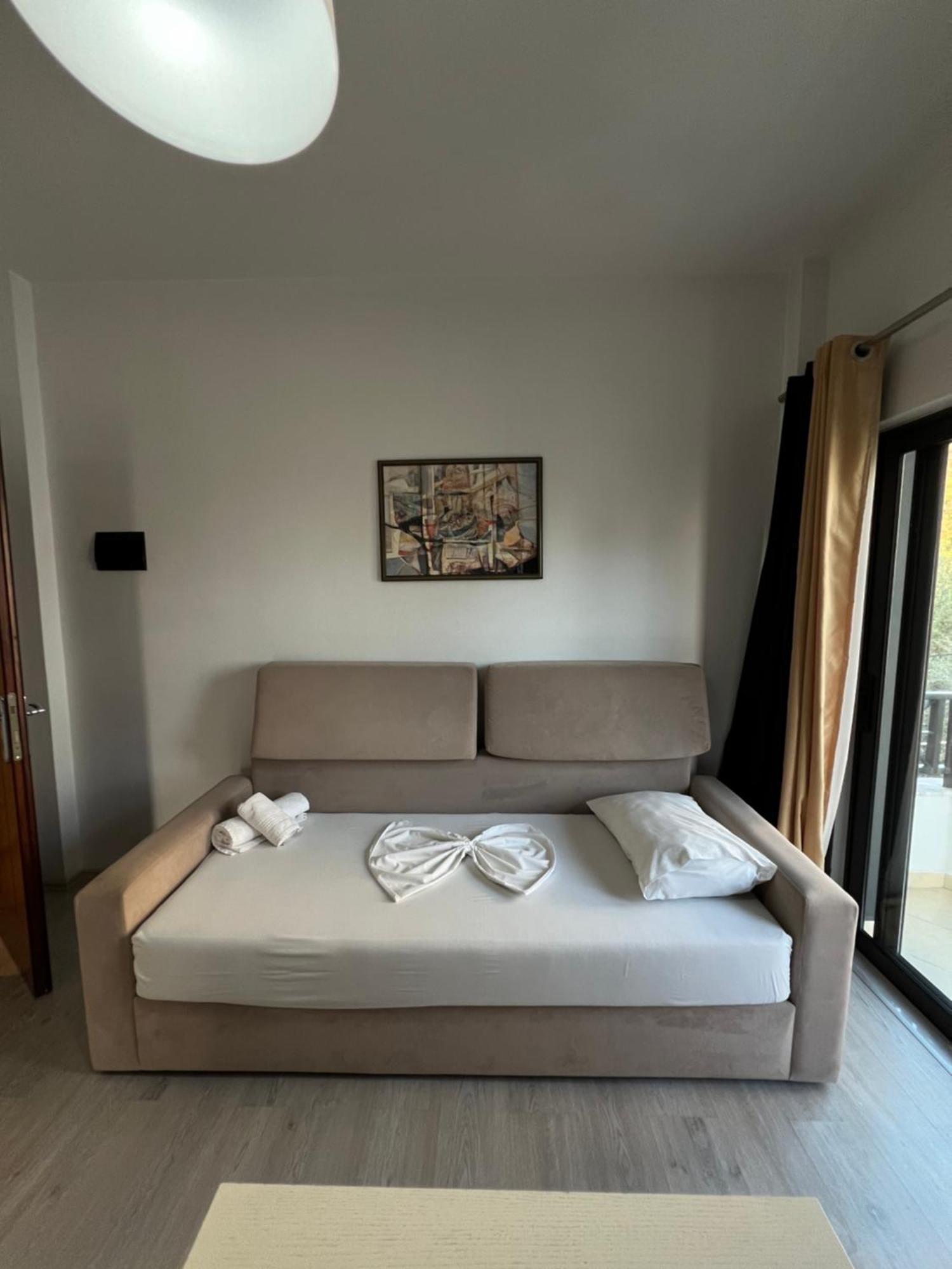 Prive City Hotel Sarandë Buitenkant foto